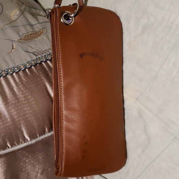 XOXO Brown Wristlet - Picture 2 of 11